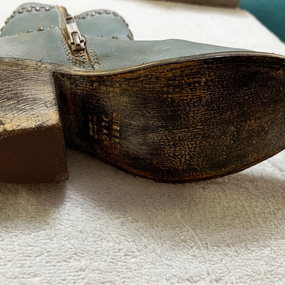 Liberty Black Women's Dolores Studded Western Boots - Snip Toe. Size 7 - Picture 4 of 5